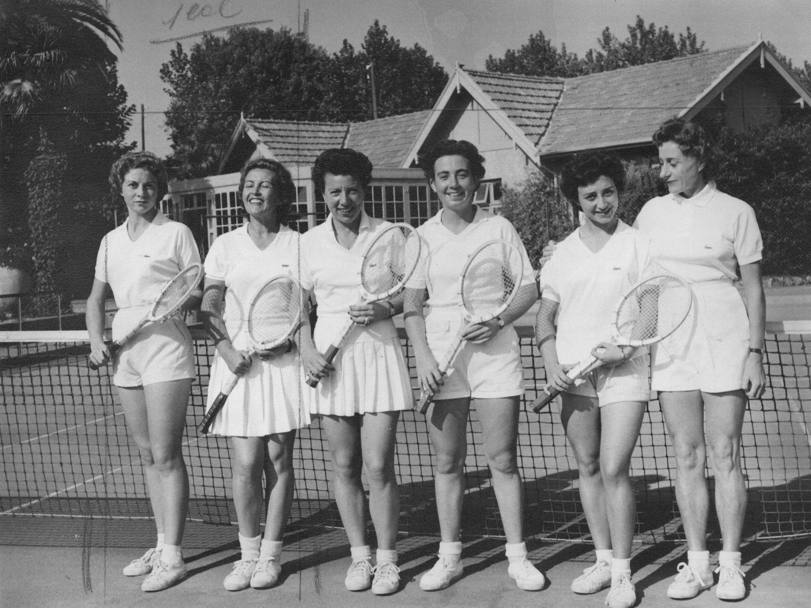 1954, la squadra nazionale femminile italiana. Da sinistra: Lea Pericoli, Annalisa Bellani, Nicla Migliori, Chiaretta Ramorino, Silvana Lazzarino e Andreina Sciaudone 